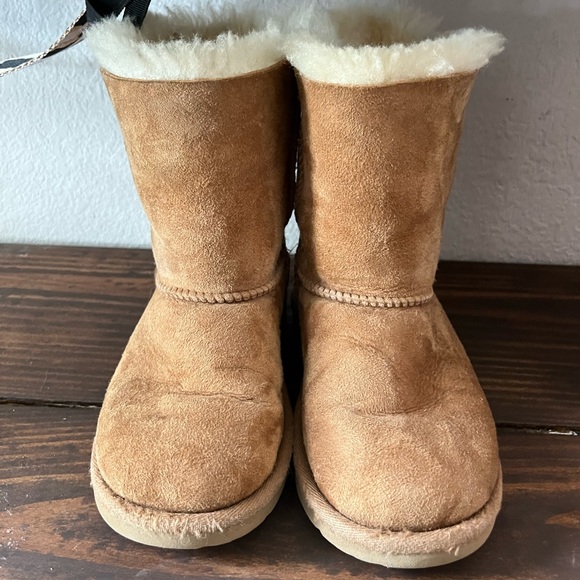 UGG’s Bailey Bow II boot - Picture 2 of 4